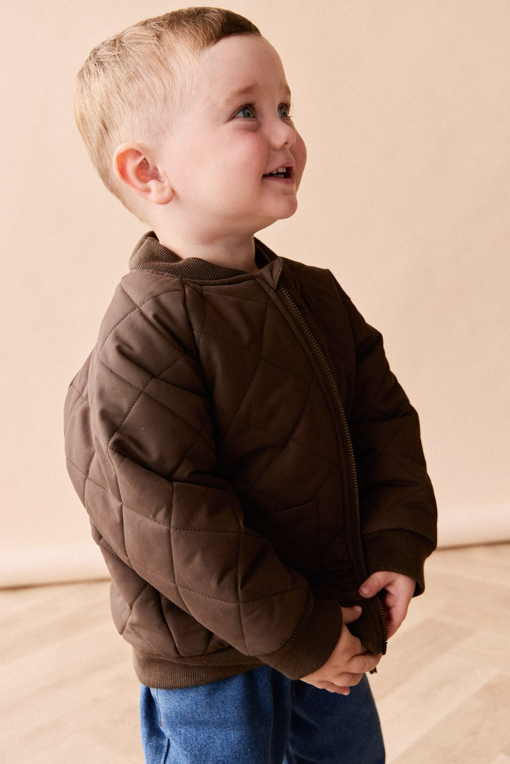 Veste en coton recyclé, coloris marron foncé, doublure chaude, pour le jeu en extérieur des enfants de 1 à 8 ans