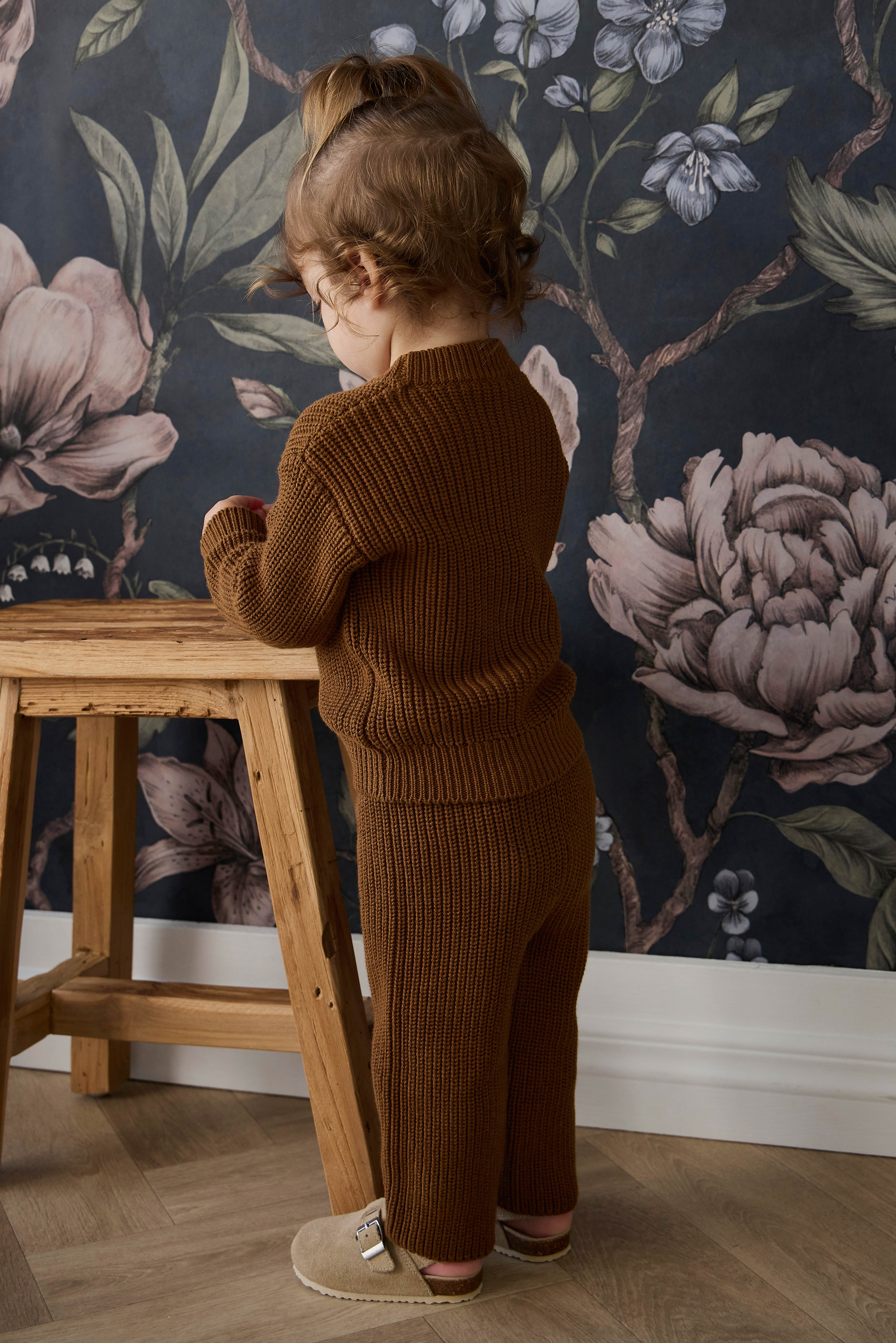 Pantalon en coton tricoté uni bronze automnal douillet avec taille élastiquée et lien décoratif pour enfants de 0 à 8 ans