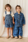 Salopette courte en jean décontractée en coton à imprimé nuage avec bretelles réglables et boutons-pression pour enfants de 6 mois à 8 ans