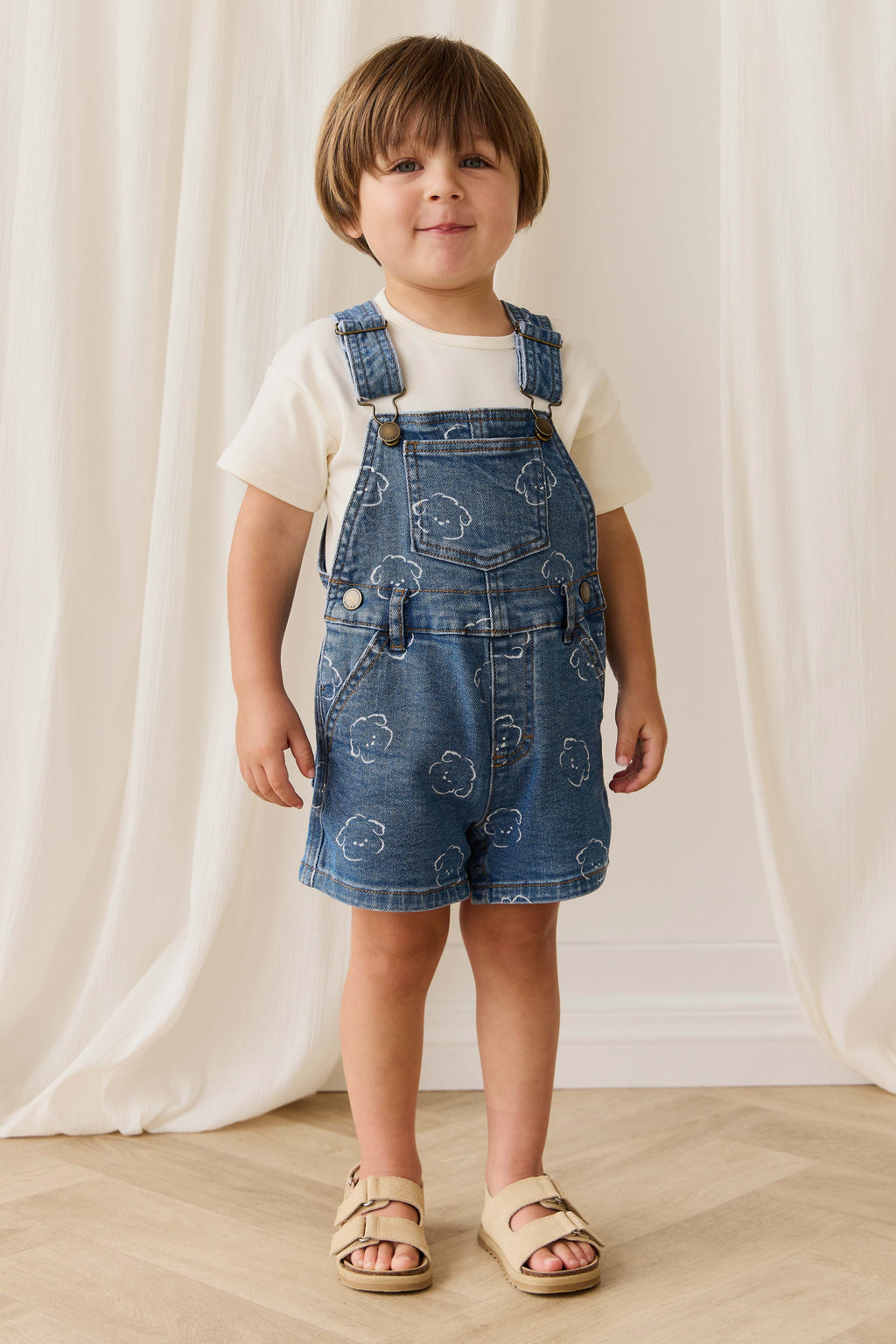 Salopette courte en jean décontractée en coton à imprimé nuage avec bretelles réglables et boutons-pression pour enfants de 6 mois à 8 ans