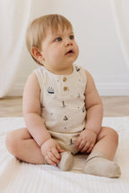 Combinaison imprimée marin à voile neutre en coton biologique avec boutons-pression et détails boutonnés pour bébés 0M-3Y