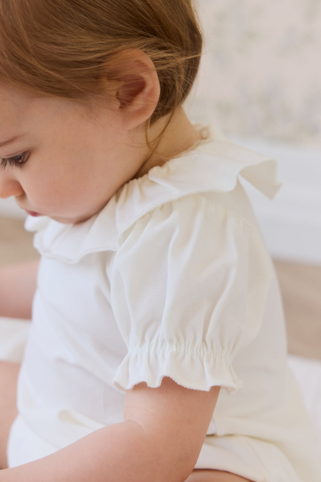 Body en Coton Pima Uni Parchemin Élégant avec Manches Bouffantes et Col Volanté pour Bébés Filles 0M–3A