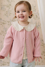 Cardigan uni en maille de coton rose délicat avec boutonnage sur le devant, idéal à superposer 0M–10Y