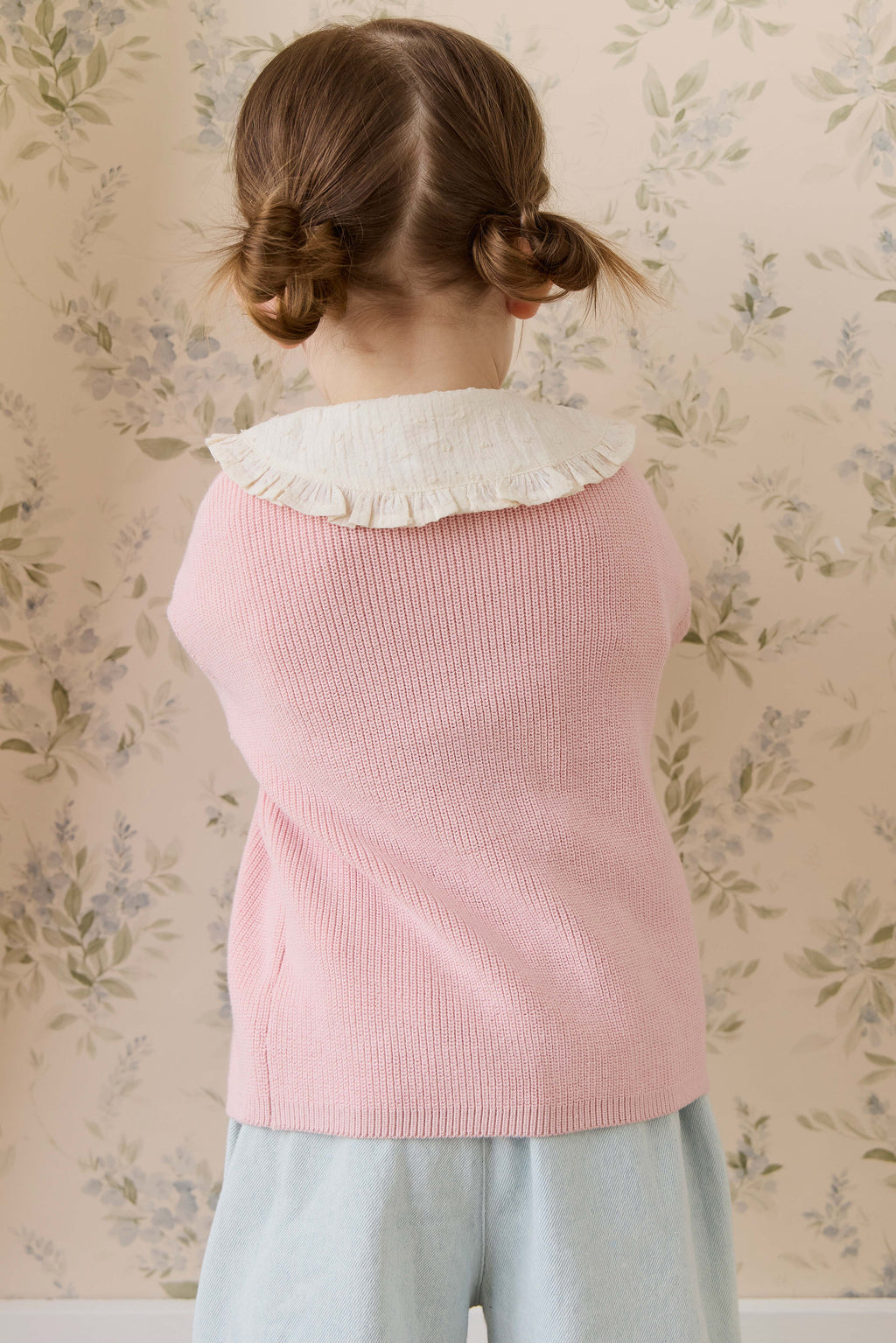 Cardigan uni en maille de coton rose délicat avec boutonnage sur le devant, idéal à superposer 0M–10Y