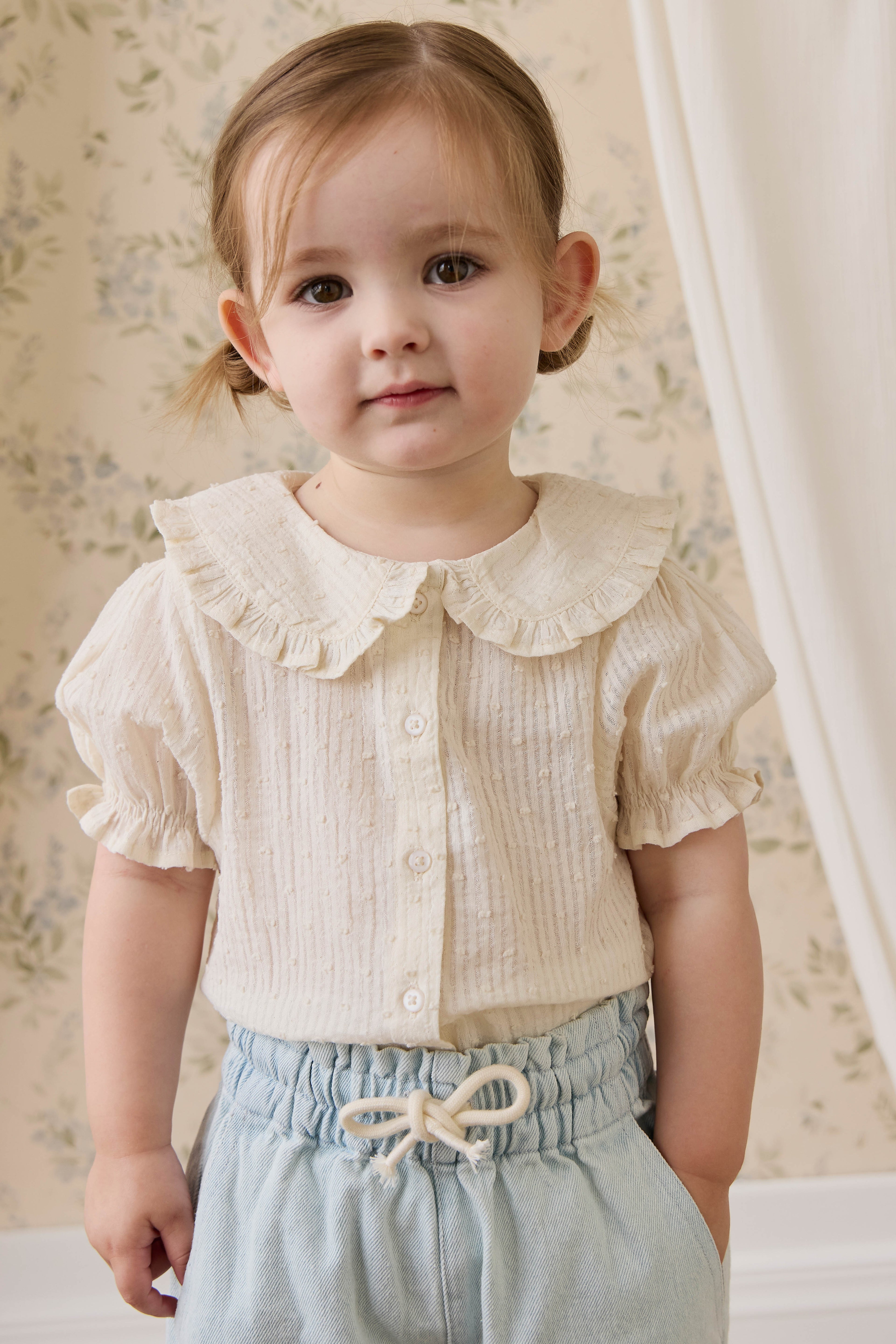 Chemisier élégant en coton biologique écru avec col à volants et manches bouffantes pour filles 0M-10A