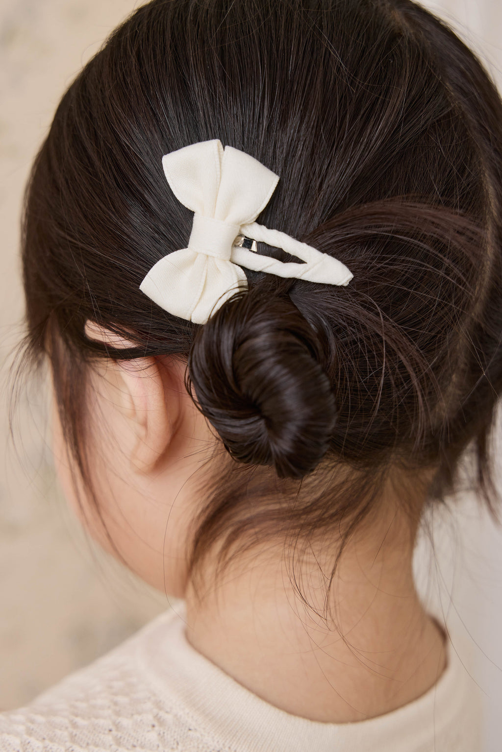 Lot de deux pinces à cheveux élégantes en polyester couleur parchemin avec nœud pour filles 3 ans et plus
