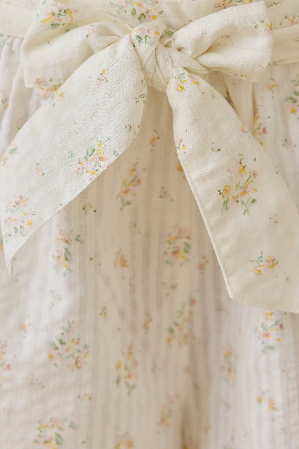 Pantalon large en coton biologique à imprimé floral parchemin romantique avec nœud à la taille pour filles de 6 mois à 10 ans