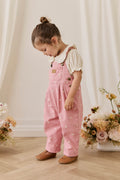 Salopette en coton rose doux à imprimé petits cœurs avec bretelles réglables et poche bavette pour filles de 6 mois à 6 ans