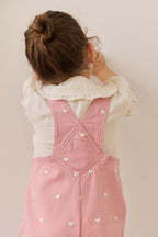 Salopette en coton rose doux à imprimé petits cœurs avec bretelles réglables et poche bavette pour filles de 6 mois à 6 ans