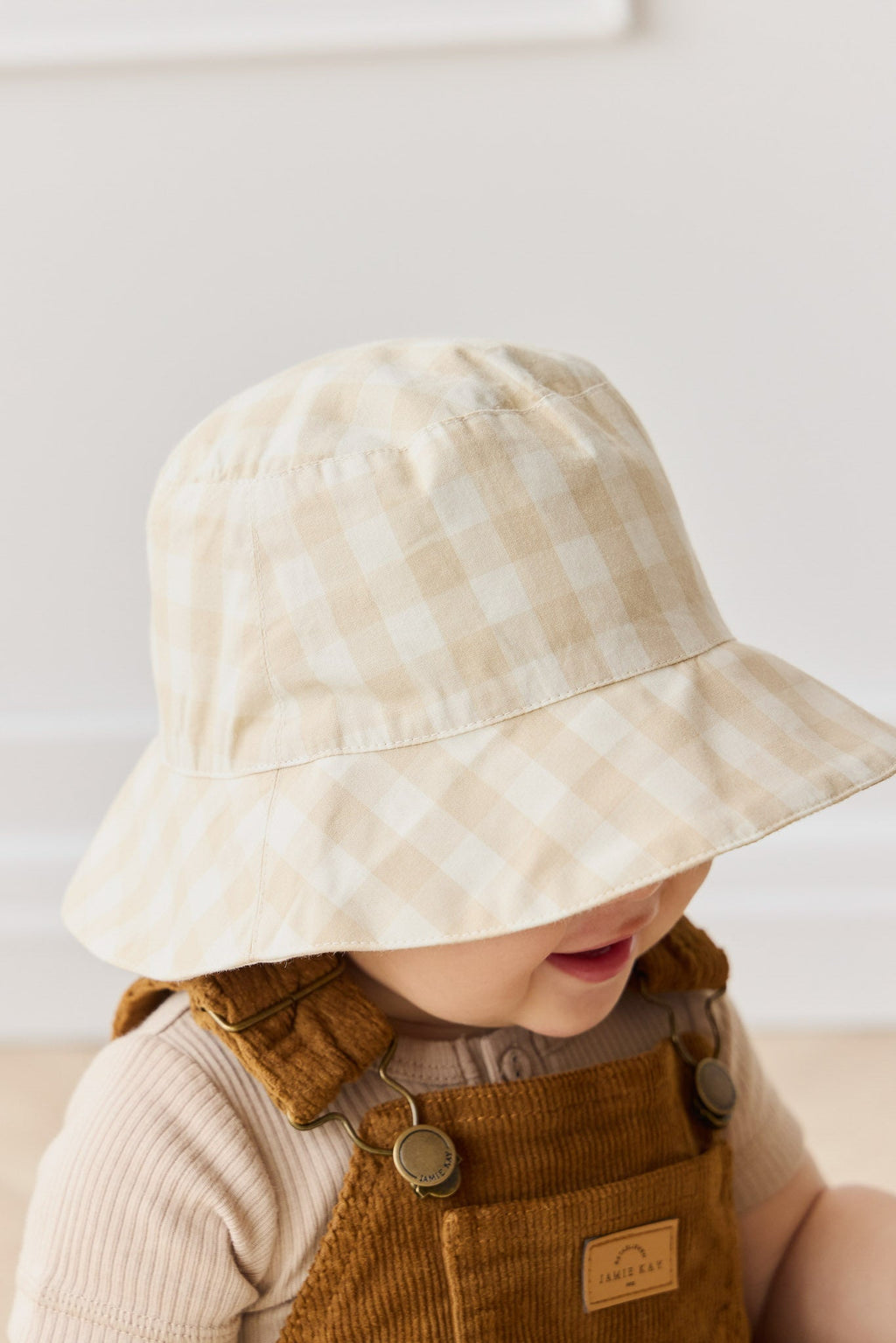 Bob en coton biologique à carreaux vichy kaki pâle classique avec bord souple et protection solaire pour enfants