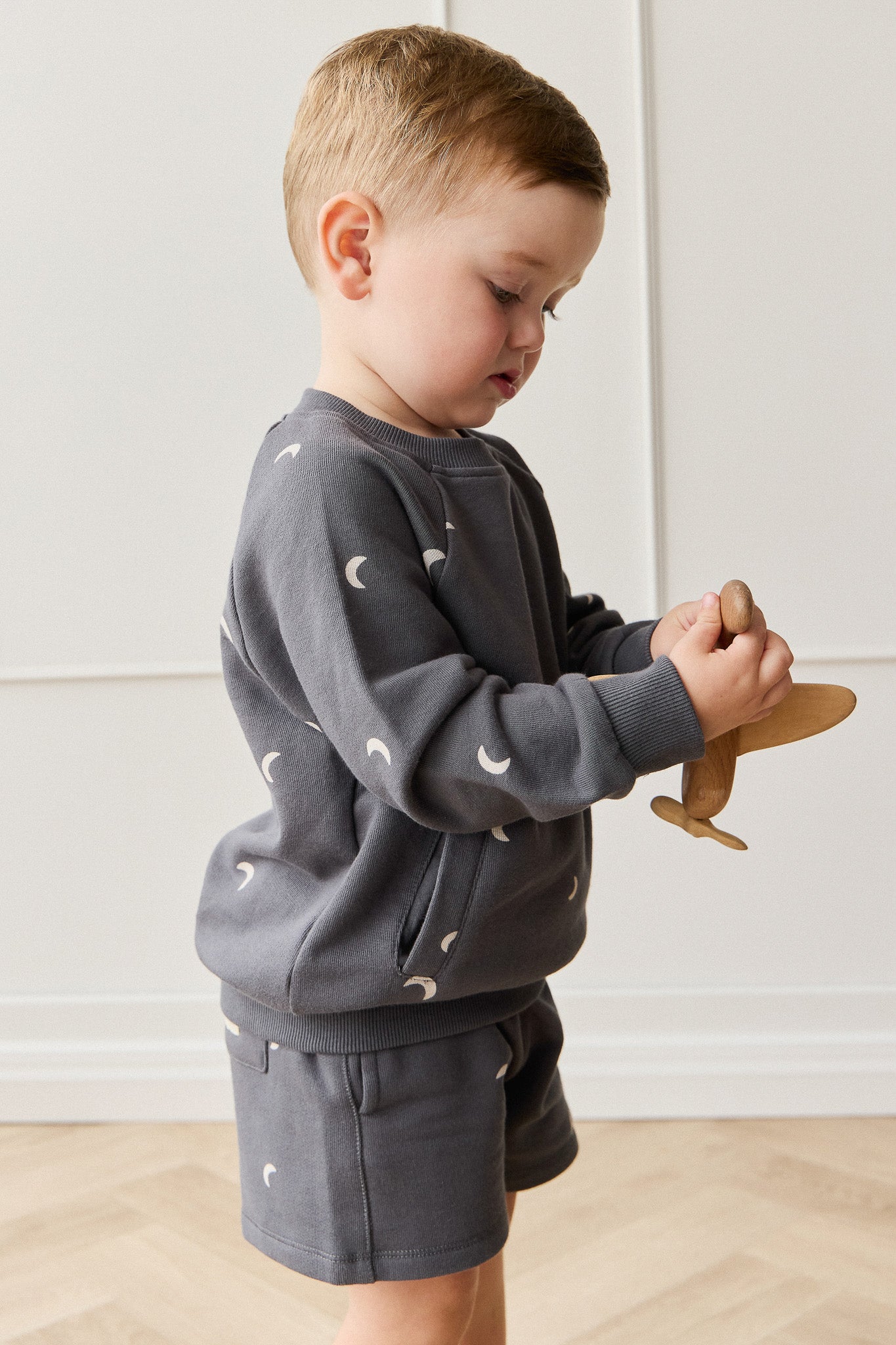 Short en coton biologique avec imprimé croissant de lune islandais, taille élastique et extensibilité douce pour enfants de 6 mois à 8 ans