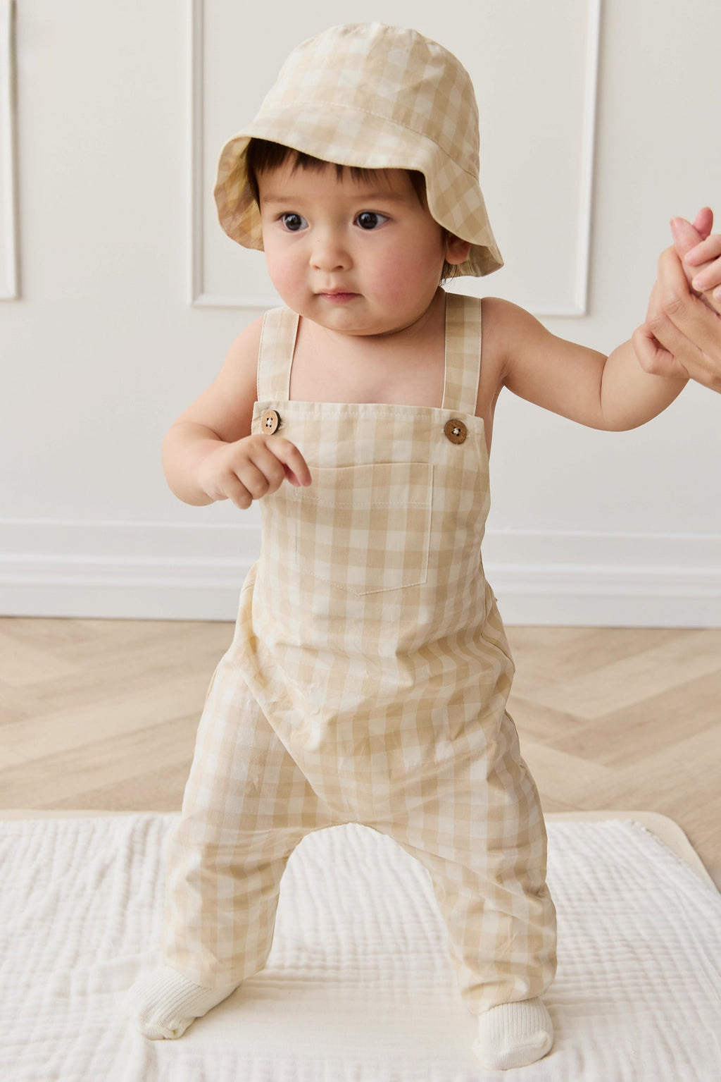 Bob en coton biologique à carreaux vichy kaki pâle classique avec bord souple et protection solaire pour enfants