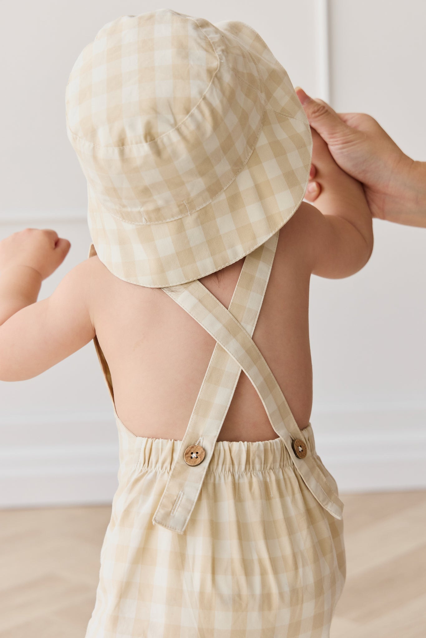 Bob en coton biologique à carreaux vichy kaki pâle classique avec bord souple et protection solaire pour enfants