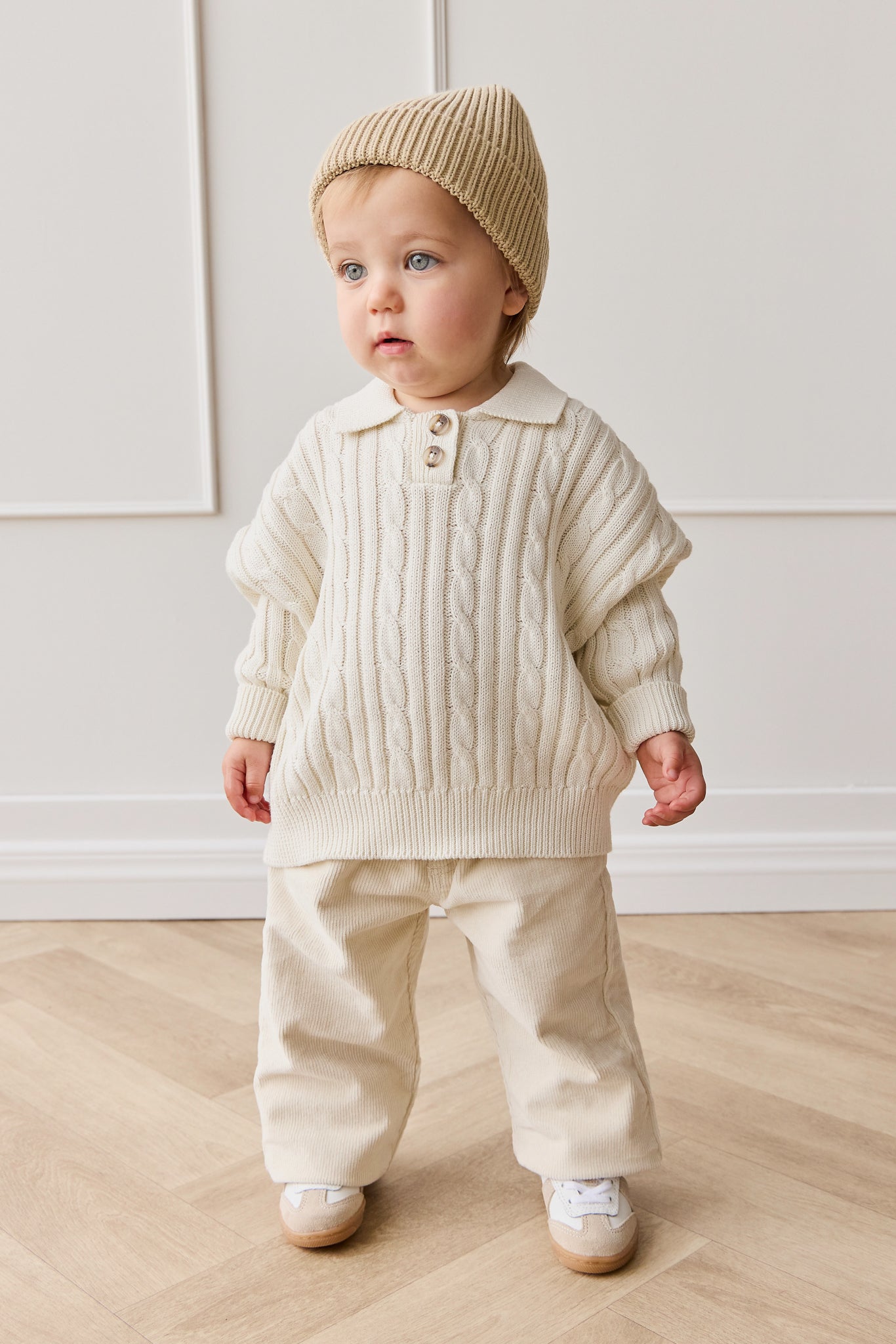 Pantalon décontracté en coton uni coloris avoine avec taille élastiquée et accessoires sans nickel pour enfants de 6 mois à 8 ans