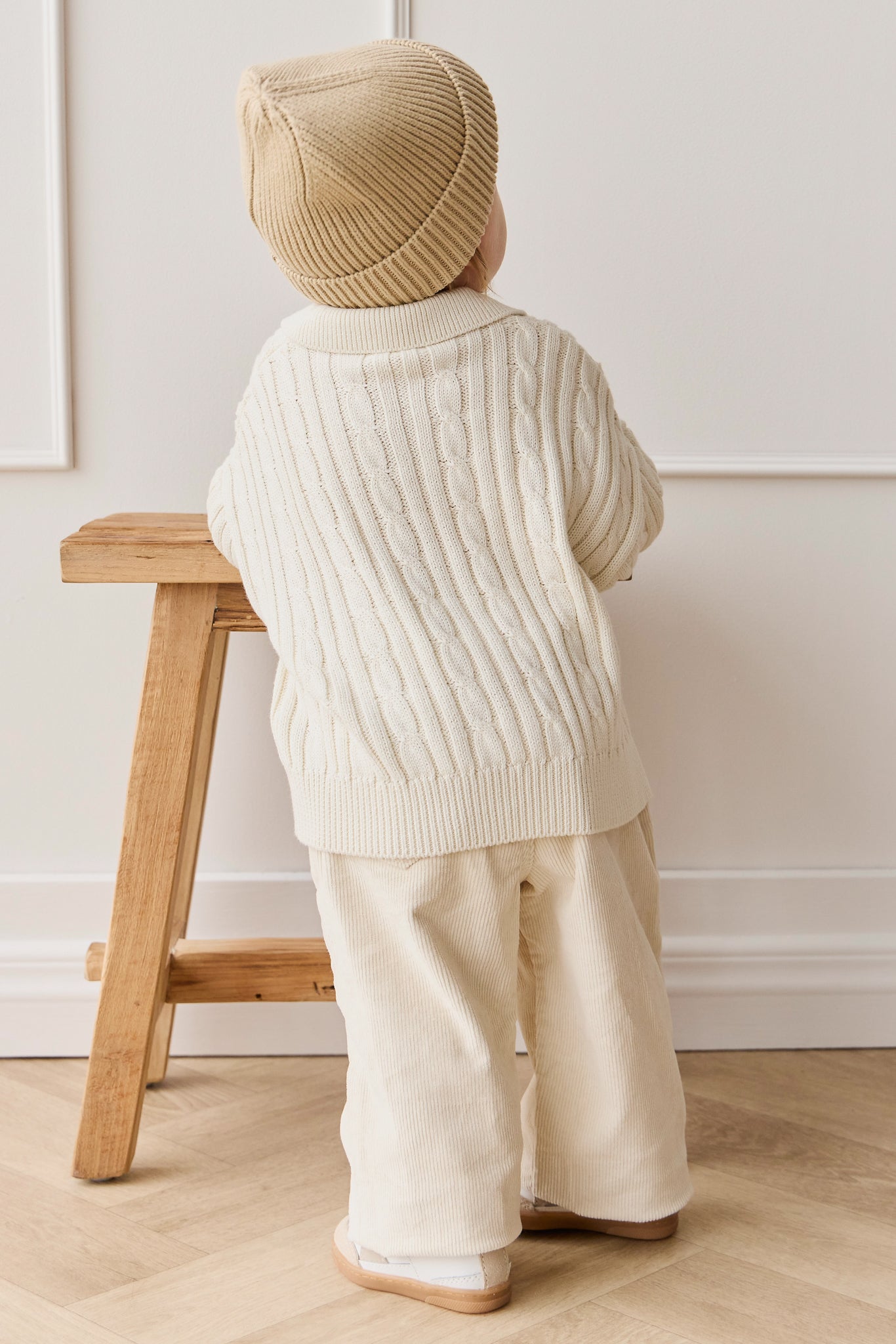 Pantalon décontracté en coton uni coloris avoine avec taille élastiquée et accessoires sans nickel pour enfants de 6 mois à 8 ans